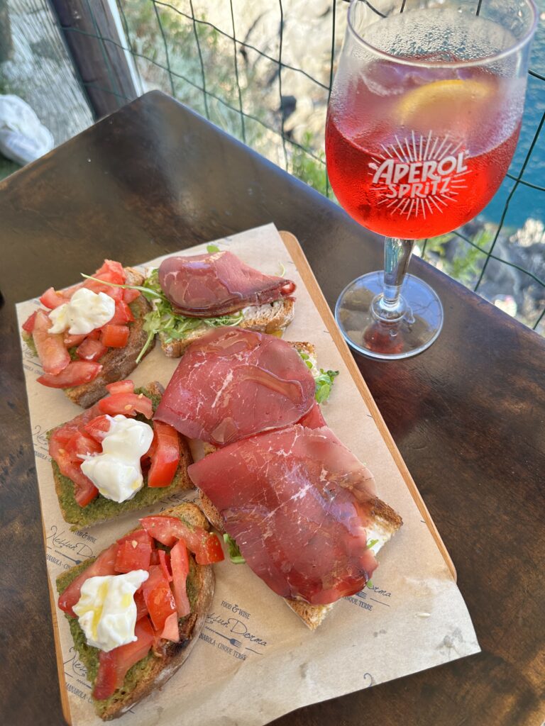 nessun dorma in manarola bruschetta and aperol spritz must visit in cinque terre