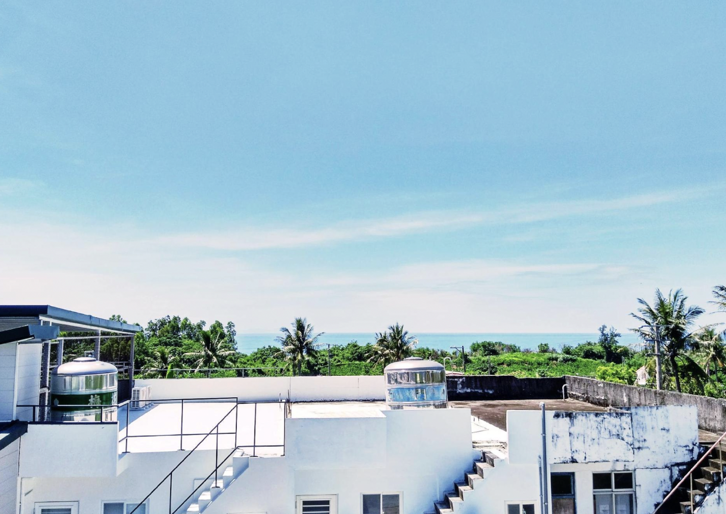 dulan friends hostel taiwan view from the roof top over the ocean