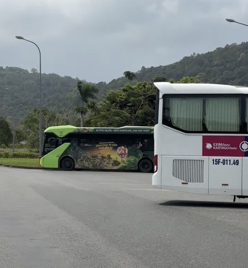 how to take the bus in phu quoc is by taking it from the airport to your destination