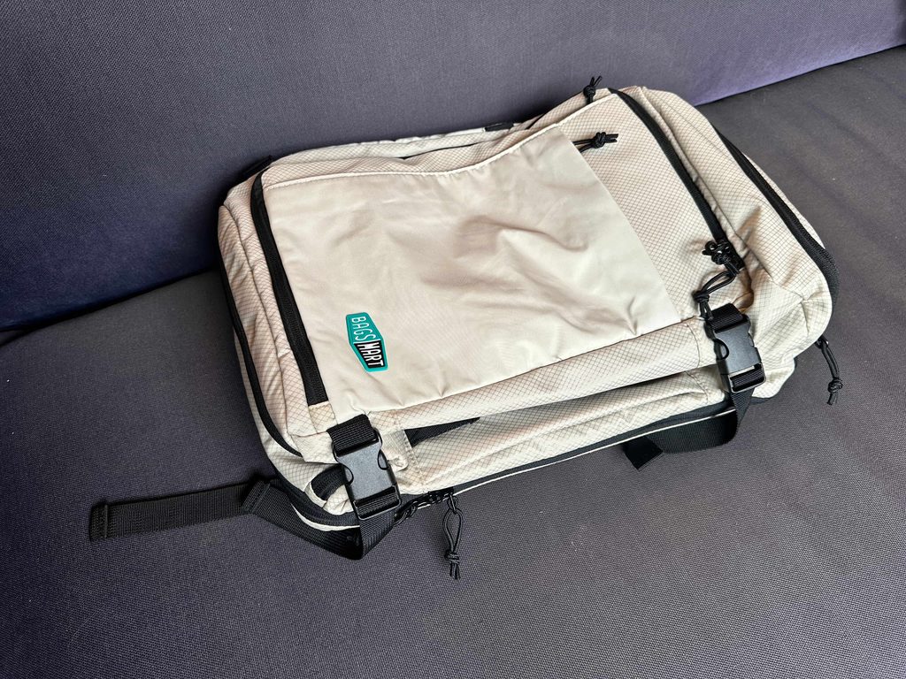 front of the bagsmart backpack with 2 extra pockets on the outside