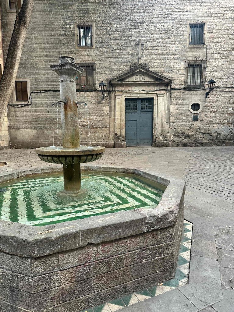inside a historic courtyard in barcelona on a walking tour